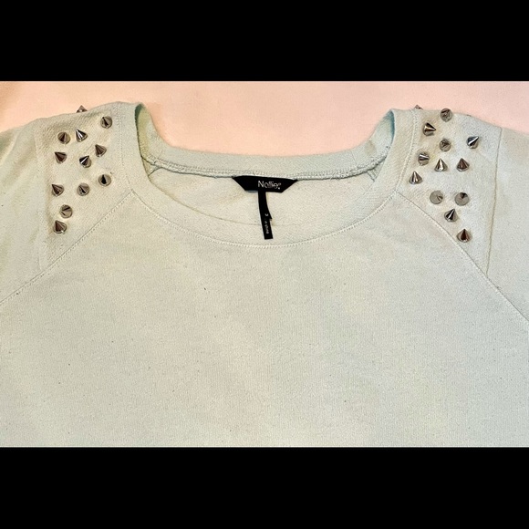 NOLLIE WOMENS SWEATSHIRT MINT GREEN SPIKED SHOULDER ACCENT CUFFS M LIGHTWEIGHT - Picture 2 of 12